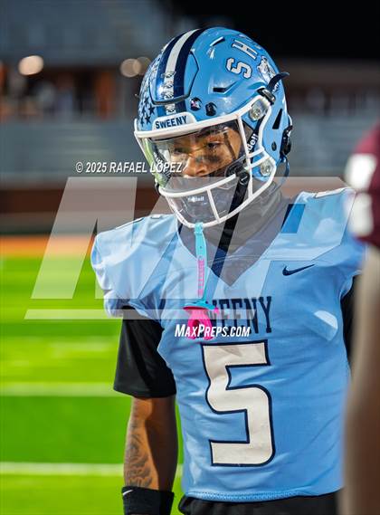 Thumbnail 3 in Silsbee vs. Sweeny (UIL 4A D2 Football Bi-District) photogallery.