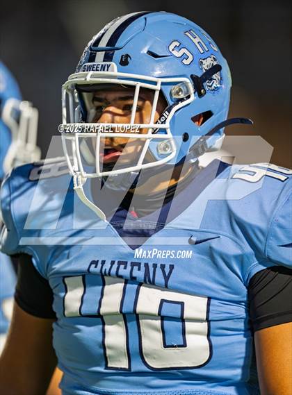 Thumbnail 2 in Silsbee vs. Sweeny (UIL 4A D2 Football Bi-District) photogallery.