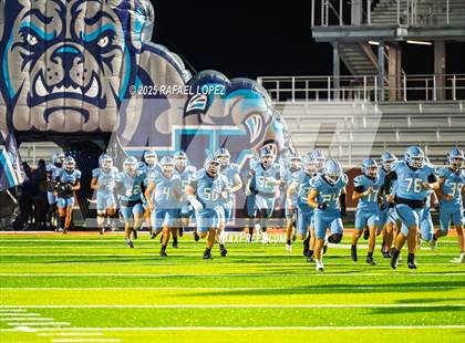 Thumbnail 3 in Silsbee vs. Sweeny (UIL 4A D2 Football Bi-District) photogallery.