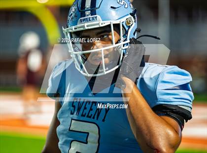 Thumbnail 1 in Silsbee vs. Sweeny (UIL 4A D2 Football Bi-District) photogallery.