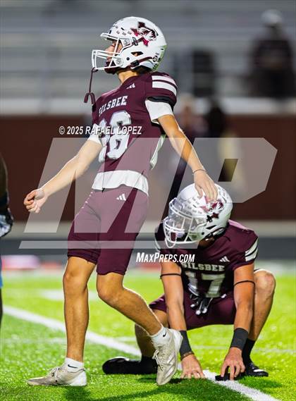 Thumbnail 2 in Silsbee vs. Sweeny (UIL Football 4A D2 Bi-District) photogallery.