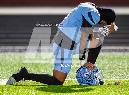 Thumbnail 1 in Silsbee vs. Sweeny (UIL Football 4A D2 Bi-District) photogallery.