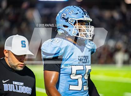 Thumbnail 3 in Silsbee vs. Sweeny (UIL 4A D2 Football Bi-District) photogallery.