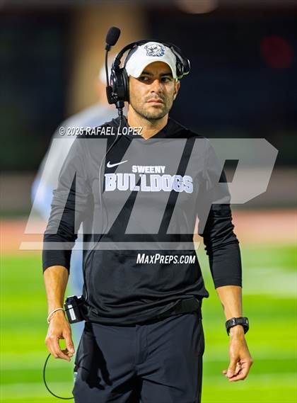 Thumbnail 3 in Silsbee vs. Sweeny (UIL Football 4A D2 Bi-District) photogallery.