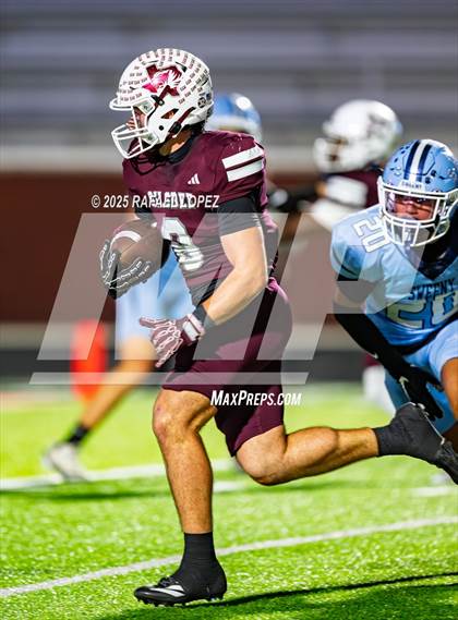 Thumbnail 2 in Silsbee vs. Sweeny (UIL Football 4A D2 Bi-District) photogallery.