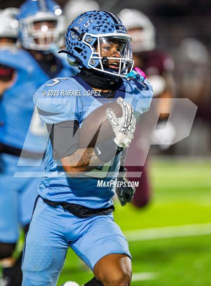 Thumbnail 2 in Silsbee vs. Sweeny (UIL 4A D2 Football Bi-District) photogallery.