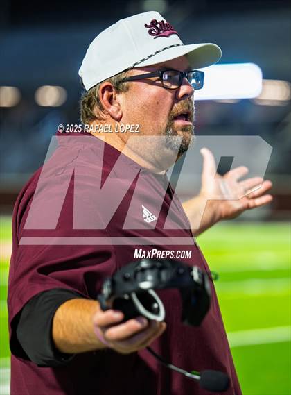 Thumbnail 2 in Silsbee vs. Sweeny (UIL Football 4A D2 Bi-District) photogallery.