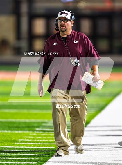 Thumbnail 3 in Silsbee vs. Sweeny (UIL 4A D2 Football Bi-District) photogallery.