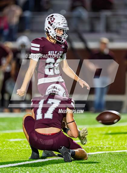 Thumbnail 3 in Silsbee vs. Sweeny (UIL Football 4A D2 Bi-District) photogallery.