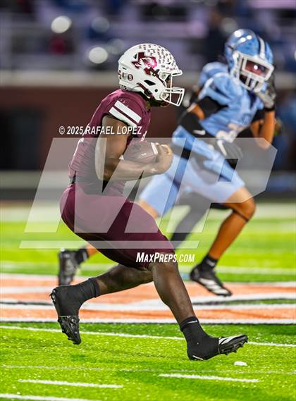 Thumbnail 3 in Silsbee vs. Sweeny (UIL Football 4A D2 Bi-District) photogallery.