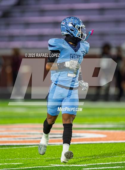 Thumbnail 2 in Silsbee vs. Sweeny (UIL 4A D2 Football Bi-District) photogallery.