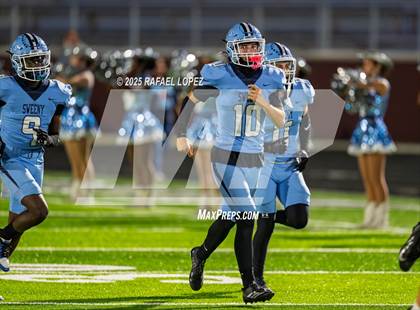 Thumbnail 1 in Silsbee vs. Sweeny (UIL 4A D2 Football Bi-District) photogallery.