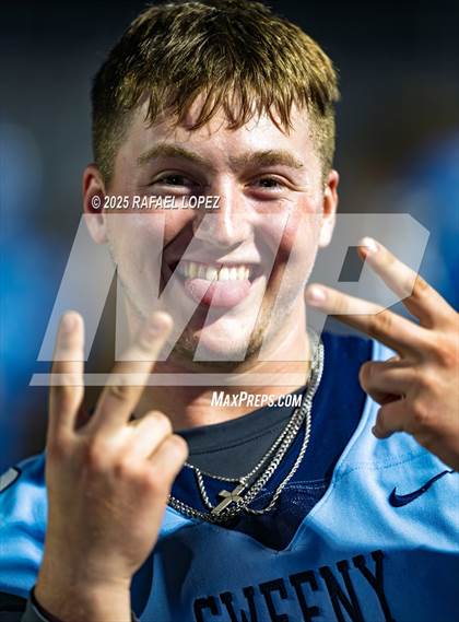 Thumbnail 3 in Silsbee vs. Sweeny (UIL Football 4A D2 Bi-District) photogallery.