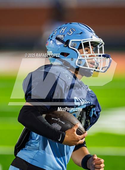 Thumbnail 1 in Silsbee vs. Sweeny (UIL Football 4A D2 Bi-District) photogallery.