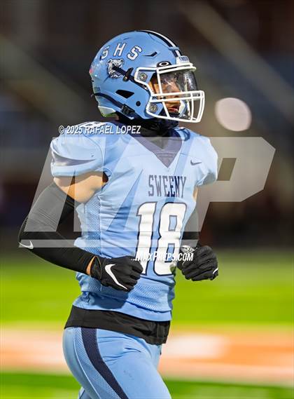 Thumbnail 2 in Silsbee vs. Sweeny (UIL 4A D2 Football Bi-District) photogallery.