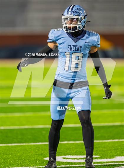 Thumbnail 2 in Silsbee vs. Sweeny (UIL 4A D2 Football Bi-District) photogallery.