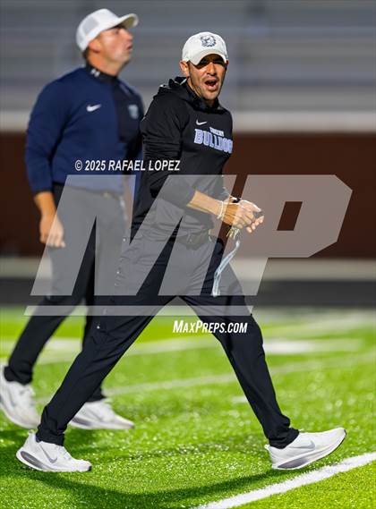 Thumbnail 3 in Silsbee vs. Sweeny (UIL 4A D2 Football Bi-District) photogallery.