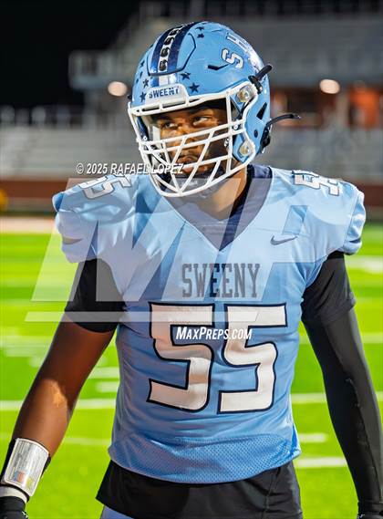 Thumbnail 2 in Silsbee vs. Sweeny (UIL Football 4A D2 Bi-District) photogallery.