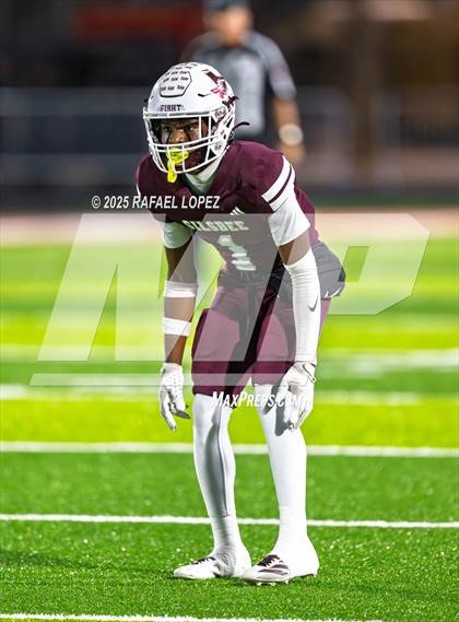 Thumbnail 2 in Silsbee vs. Sweeny (UIL Football 4A D2 Bi-District) photogallery.