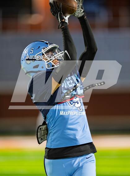 Thumbnail 2 in Silsbee vs. Sweeny (UIL 4A D2 Football Bi-District) photogallery.