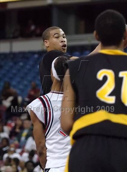 Thumbnail 2 in Bishop Montgomery vs. Salesian (CIF State D4 Final) photogallery.