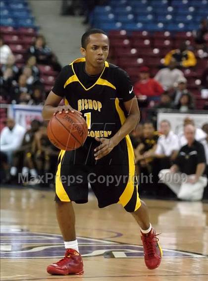 Thumbnail 2 in Bishop Montgomery vs. Salesian (CIF State D4 Final) photogallery.