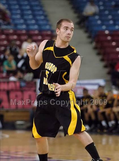 Thumbnail 3 in Bishop Montgomery vs. Salesian (CIF State D4 Final) photogallery.