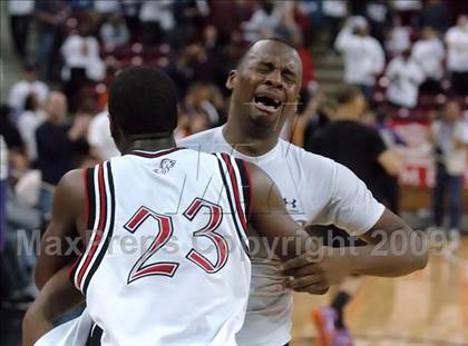 Thumbnail 2 in Bishop Montgomery vs. Salesian (CIF State D4 Final) photogallery.