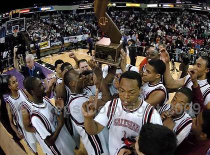 Thumbnail 2 in Bishop Montgomery vs. Salesian (CIF State D4 Final) photogallery.