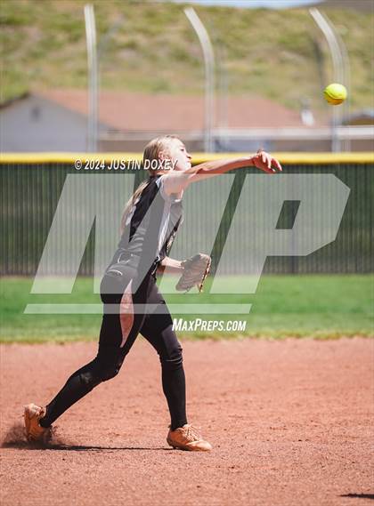 Thumbnail 3 in Coleville vs. Round Mountain (NIAA Class 1A State Playoff Game 1) photogallery.