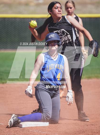Thumbnail 2 in Coleville vs. Round Mountain (NIAA Class 1A State Playoff Game 1) photogallery.