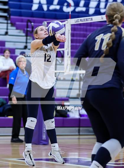 Thumbnail 3 in Arlington vs Lake Washington photogallery.