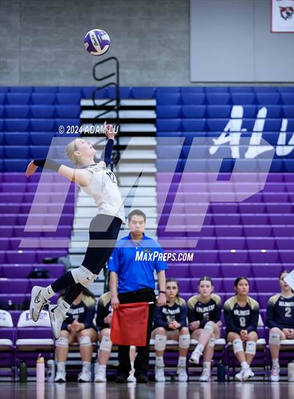 Thumbnail 3 in Arlington vs Lake Washington photogallery.