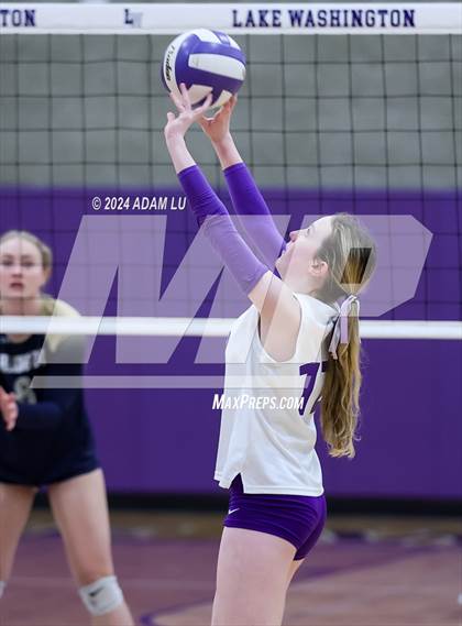 Thumbnail 2 in Arlington vs Lake Washington photogallery.