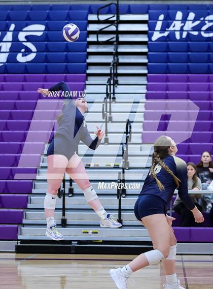 Thumbnail 2 in Arlington vs Lake Washington photogallery.
