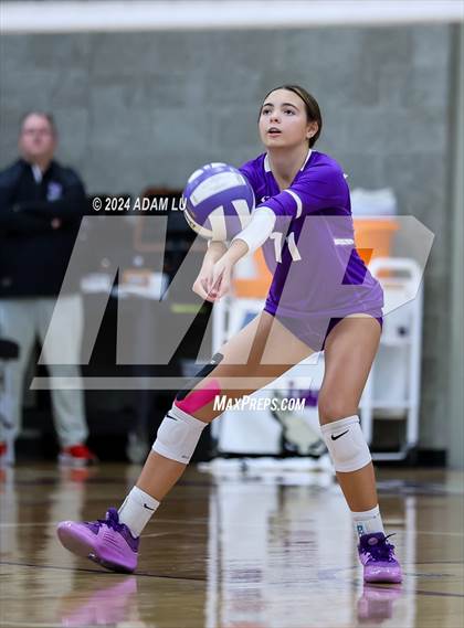 Thumbnail 2 in Arlington vs Lake Washington photogallery.