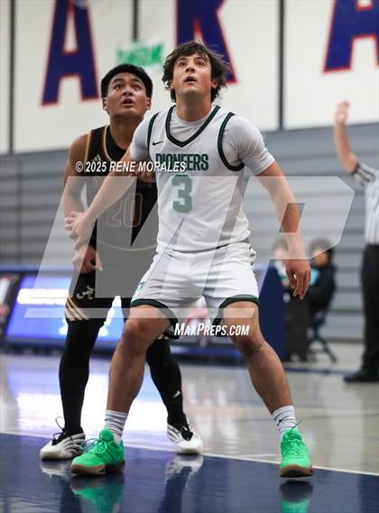 Thumbnail 2 in Bishop Alemany vs Providence (Crown City Round Ball Classic) photogallery.