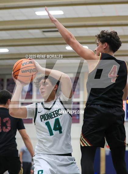 Thumbnail 2 in Bishop Alemany vs Providence (Crown City Round Ball Classic) photogallery.