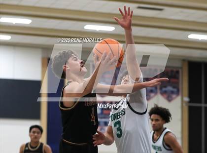 Thumbnail 2 in Bishop Alemany vs Providence (Crown City Round Ball Classic) photogallery.