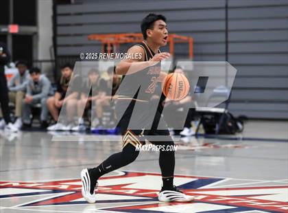 Thumbnail 2 in Bishop Alemany vs Providence (Crown City Round Ball Classic) photogallery.