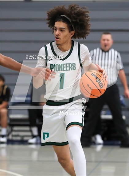 Thumbnail 3 in Bishop Alemany vs Providence (Crown City Round Ball Classic) photogallery.