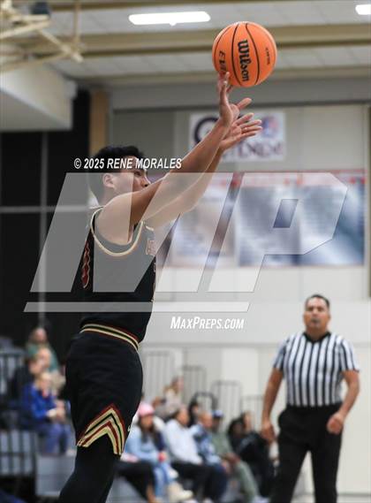 Thumbnail 2 in Bishop Alemany vs Providence (Crown City Round Ball Classic) photogallery.
