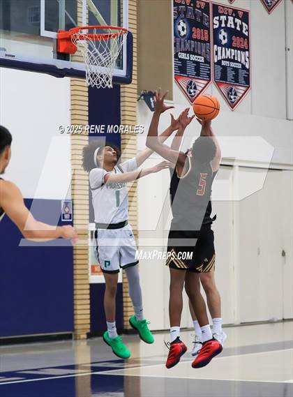 Thumbnail 3 in Bishop Alemany vs Providence (Crown City Round Ball Classic) photogallery.