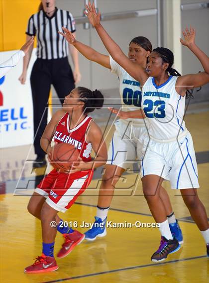 Thumbnail 3 in Price vs. Bellarmine-Jefferson (CIF SS D6 Final) photogallery.