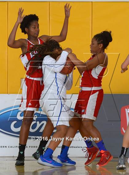Thumbnail 3 in Price vs. Bellarmine-Jefferson (CIF SS D6 Final) photogallery.