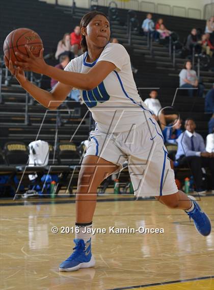 Thumbnail 3 in Price vs. Bellarmine-Jefferson (CIF SS D6 Final) photogallery.