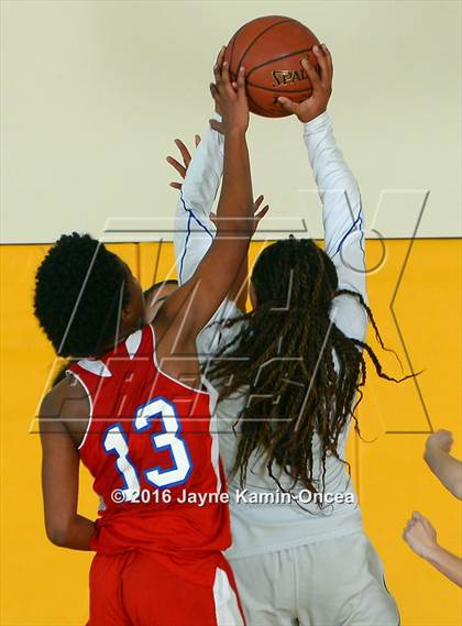 Thumbnail 1 in Price vs. Bellarmine-Jefferson (CIF SS D6 Final) photogallery.