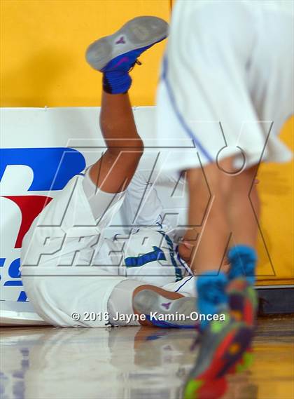Thumbnail 3 in Price vs. Bellarmine-Jefferson (CIF SS D6 Final) photogallery.