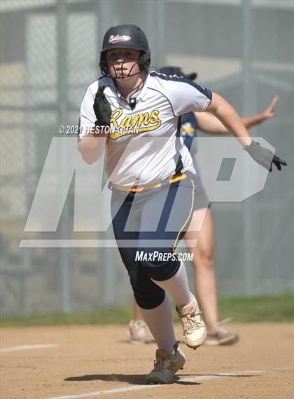 Thumbnail 3 in Canyon @ Millikan photogallery.