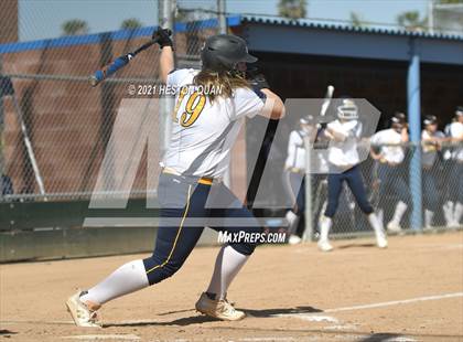 Thumbnail 1 in Canyon @ Millikan photogallery.